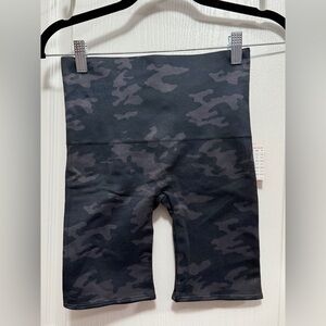 Spanx Lamn Bike Shorts Black Camo‎ women’s Medium NWT shaping